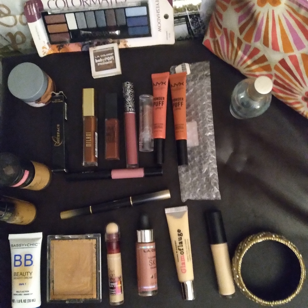 Makeup - Picture 1 of 4